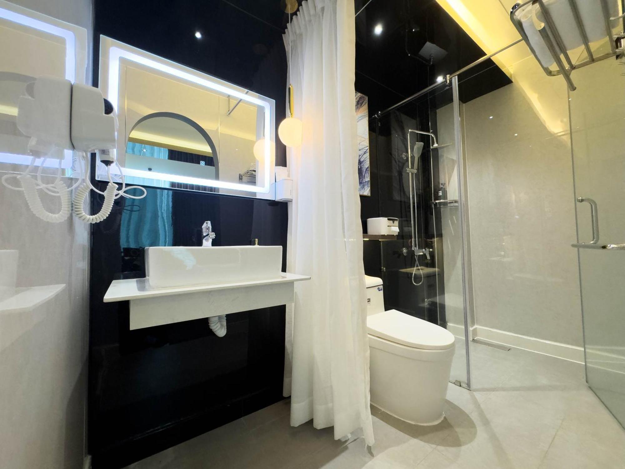 M&h Hotel 2*